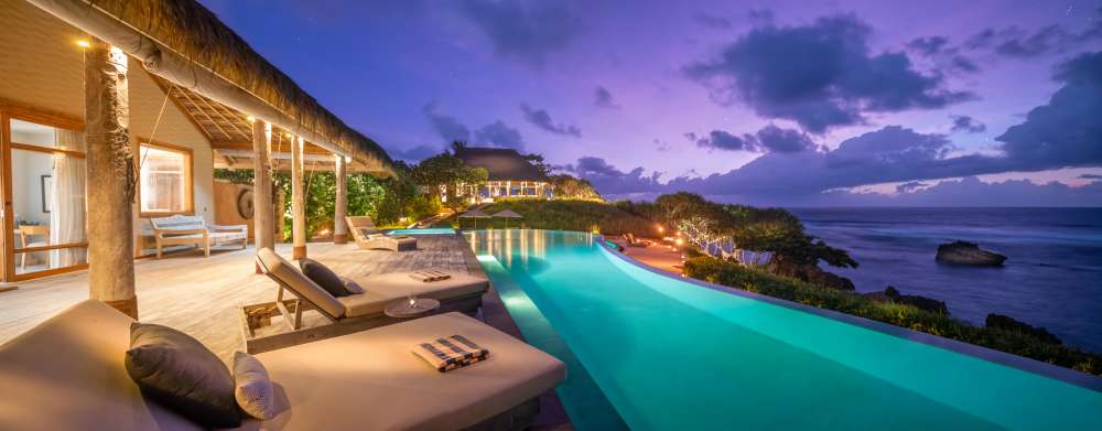 Haweri: Menara Villa Pool at sunset